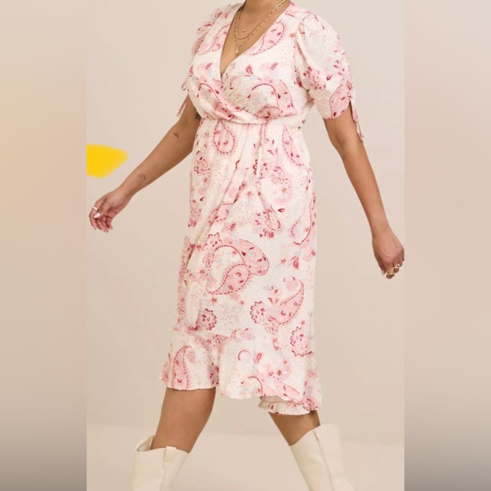 Torrid MIDI Swiss Linen Surplice Dress Paisley SZ 1 Beige Blush Pink Blue NWT - Picture 2 of 9